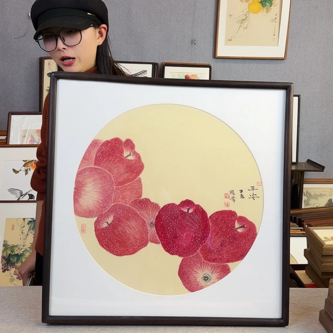 国画手绘带框尺寸： 53*53