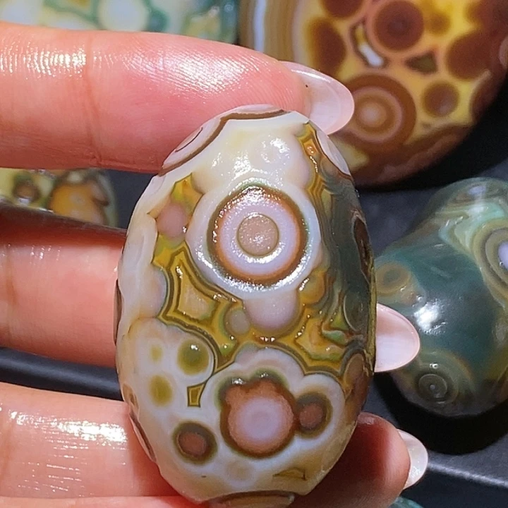 玛瑙/玉髓未镶嵌珠宝奇石1