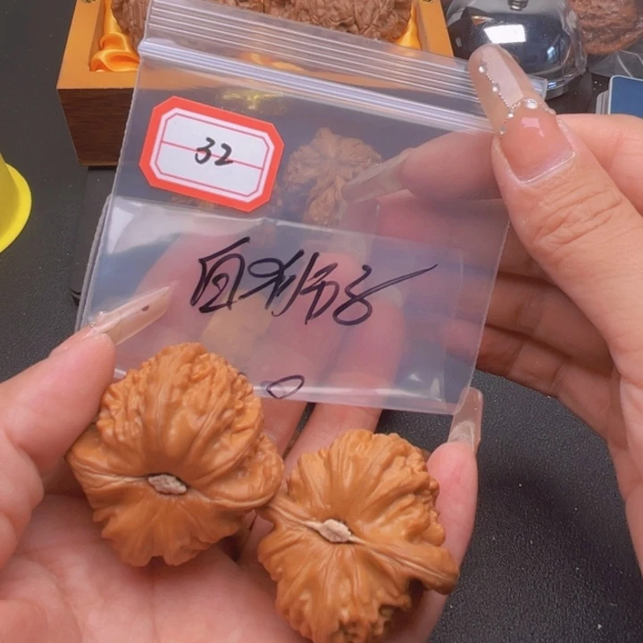 五****文玩核桃把件32白狮子