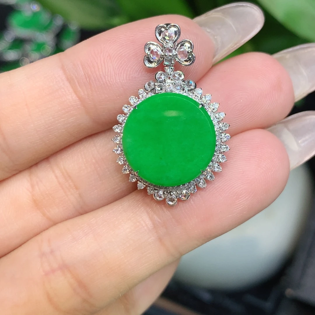 翡翠18K金镶嵌颈饰