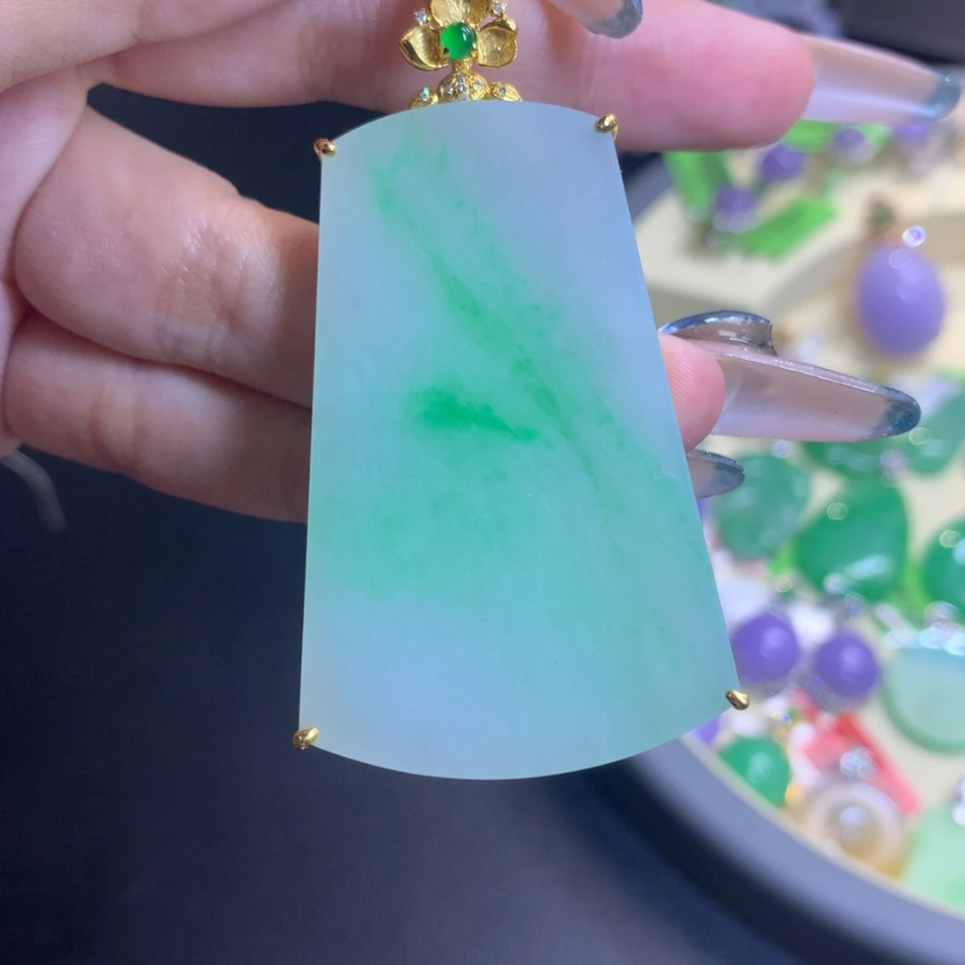 颈饰18K金镶嵌翡翠天然