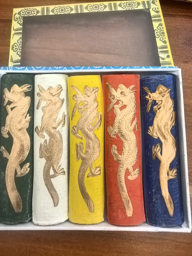 一个彩色墨块，5块一盒