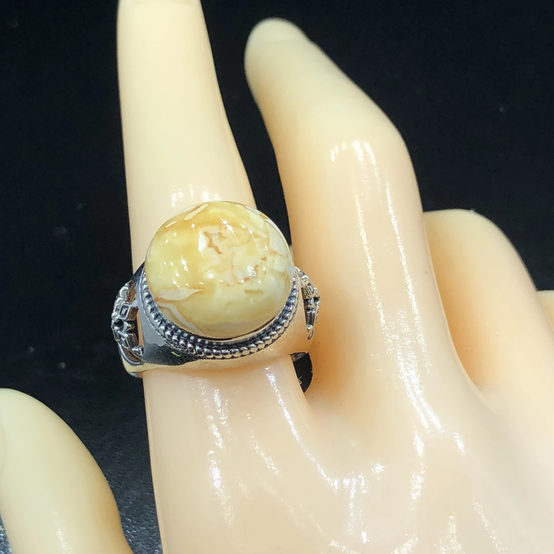 原生态咖啡色蜜蜡戒指。