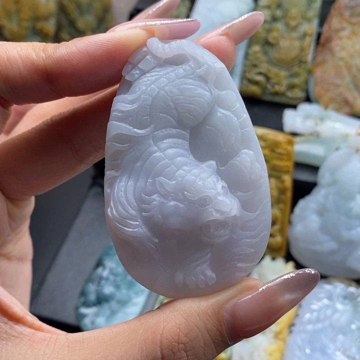 定制翡翠未镶嵌虎牌