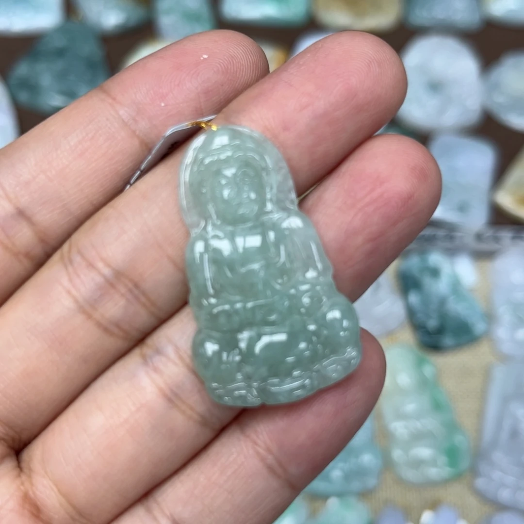 翡翠未镶嵌颈饰观音