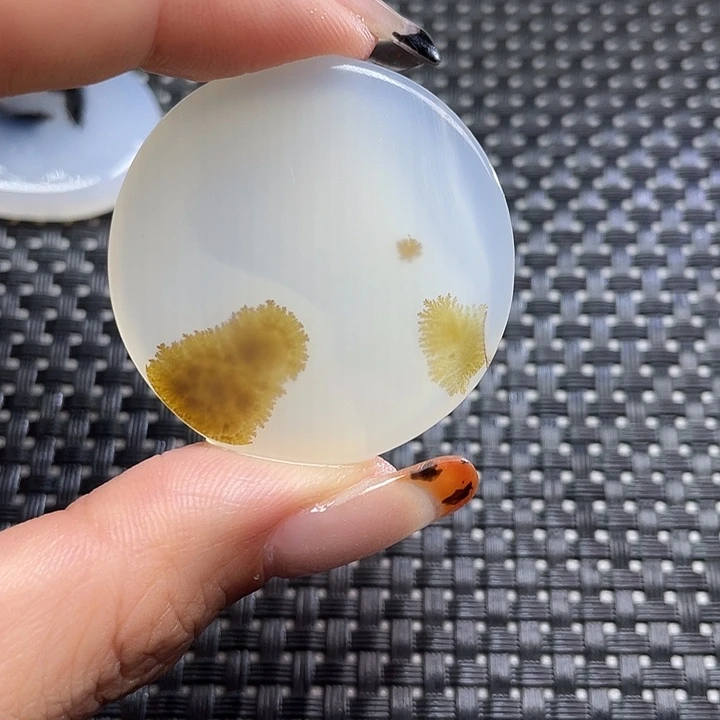 未镶嵌颈饰玛瑙/玉髓皮*