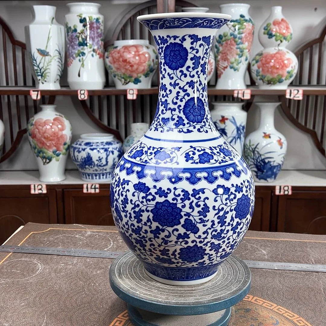 摆件景德镇陶瓷缠枝