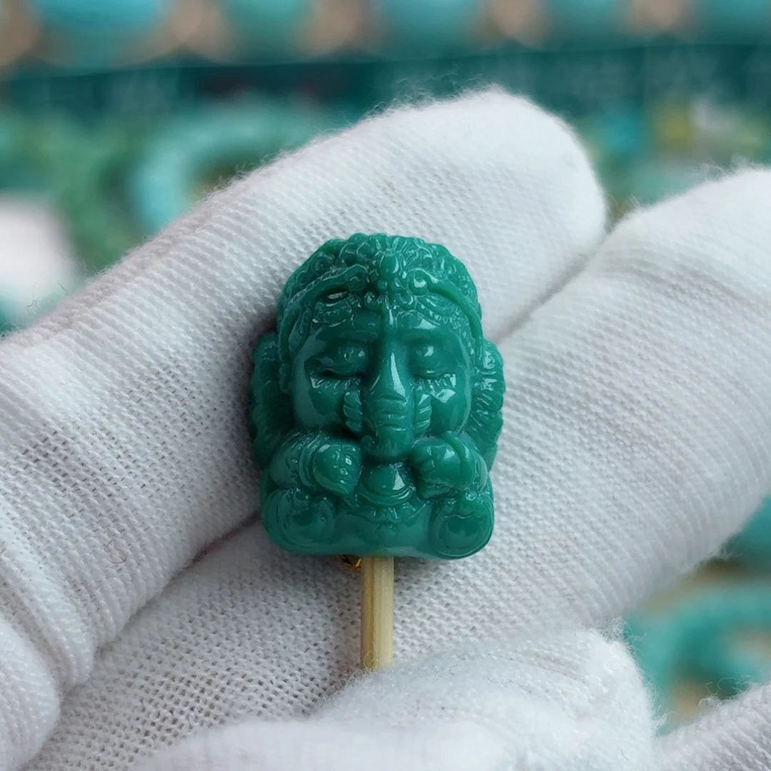 绿松石未镶嵌珠宝奇石（泡油）