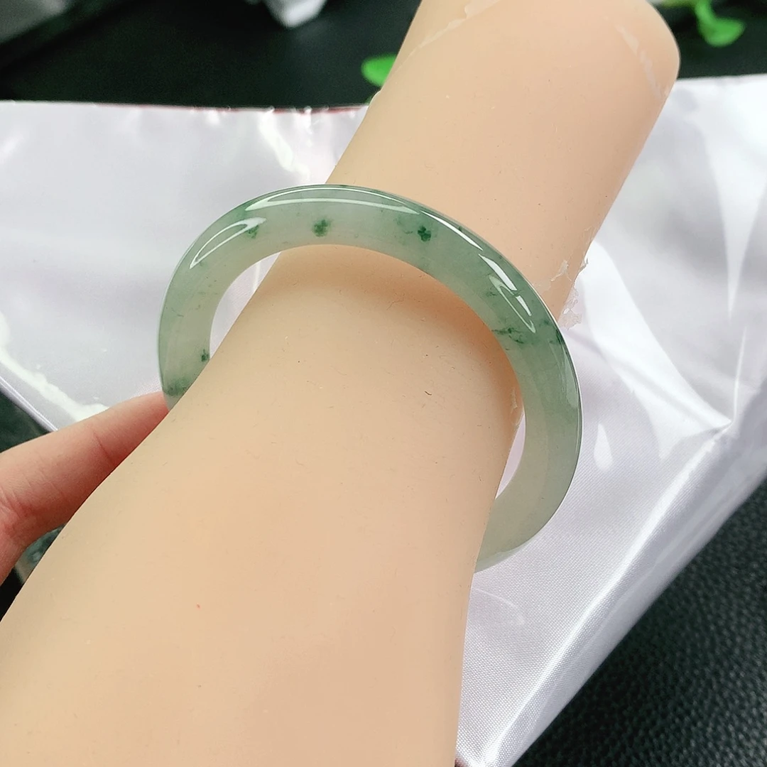 翡翠未镶嵌手镯52.5圈