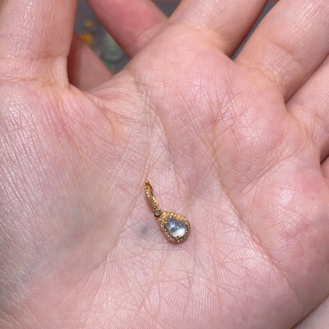 【闪购商品】颈饰18K金镶嵌翡翠