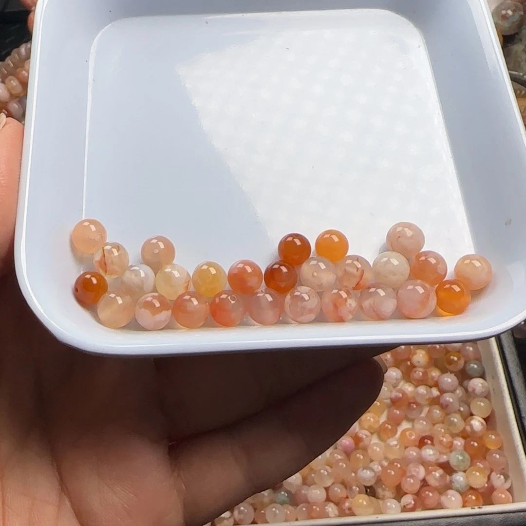 未镶嵌玛瑙/玉髓珠宝半成品小**?