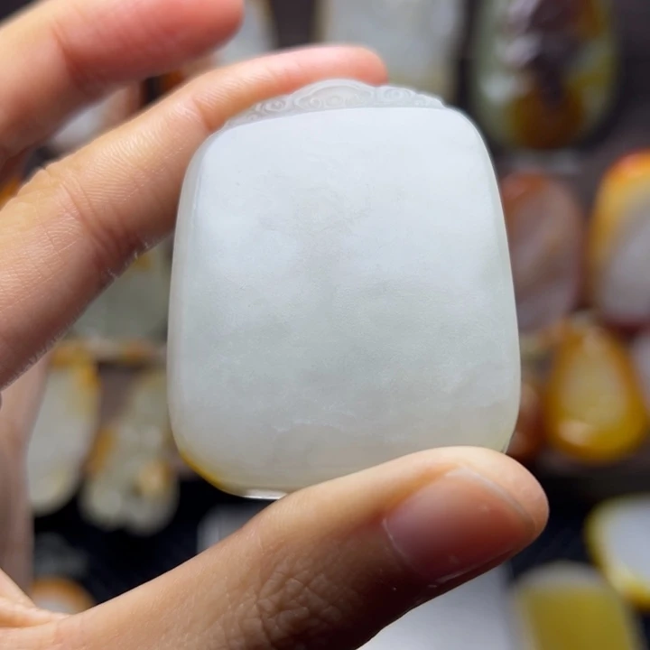 和田玉未镶嵌颈饰