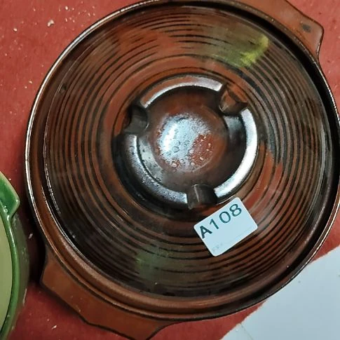 瓷片瓷器，各种摆件，瓷片，铁红釉大沙锅，囗直径27厘米！