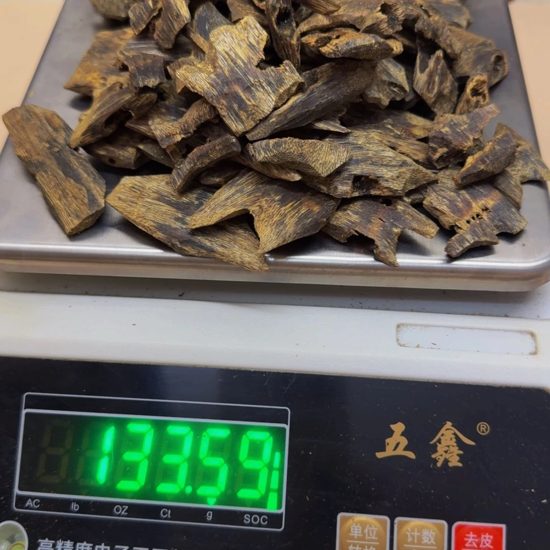 铝***林沉香碎屑沉香流油王块料133克