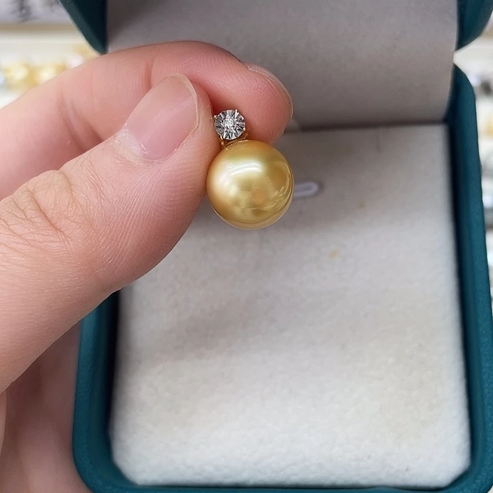 18K金镶嵌海水珍珠吊坠(不含链)