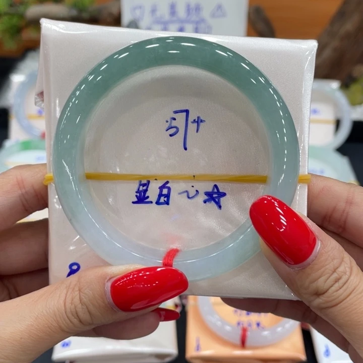 翡翠未镶嵌手镯缅甸翡翠