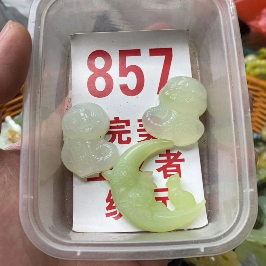 蛇纹石玉挂坠未镶嵌