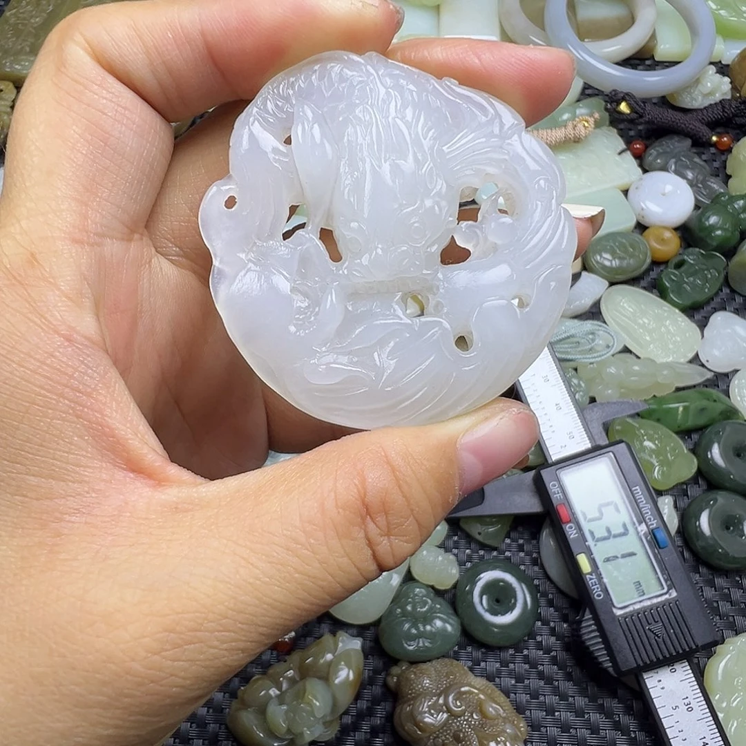 和田玉未镶嵌吊坠(不含链)有纹漏