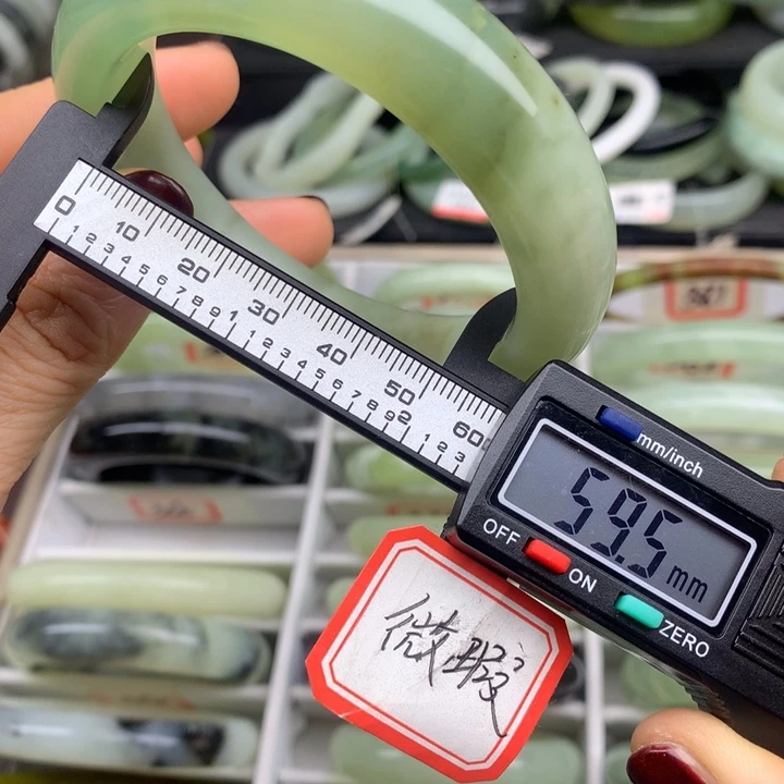 蛇纹石玉未镶嵌手镯365