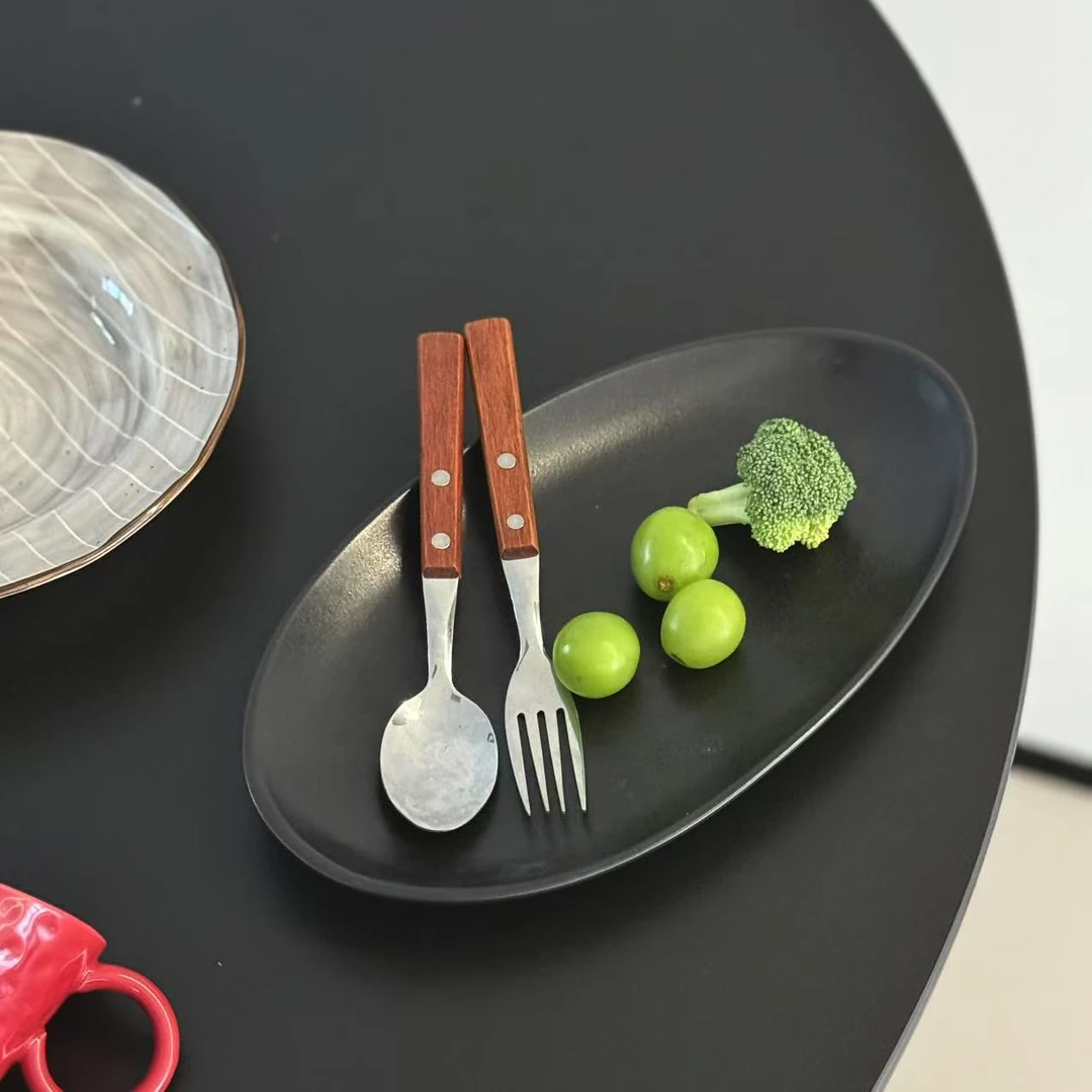 p65 复古陶瓷盘哑光拉丝小鱼盘ins风黑色早餐盘 微瑕 凑满20发货