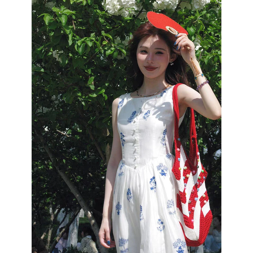 法式气质白色碎花背心连衣裙女2025夏季新款小个子绝美收腰长裙潮