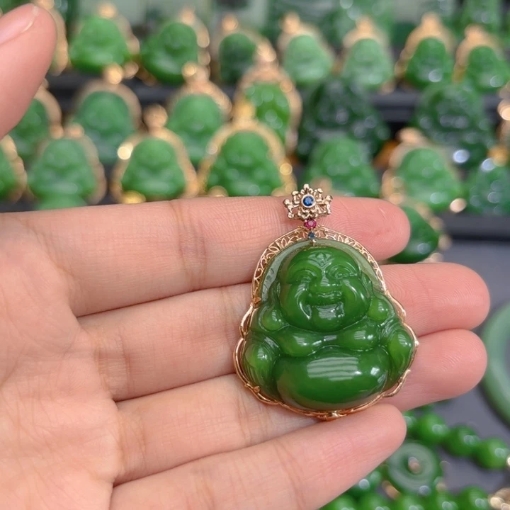 颈饰18K金镶嵌和田玉（碧玉）