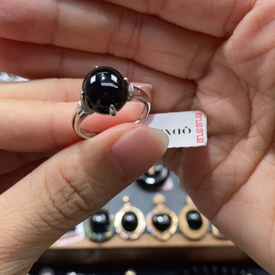 翡翠18K金镶嵌戒指