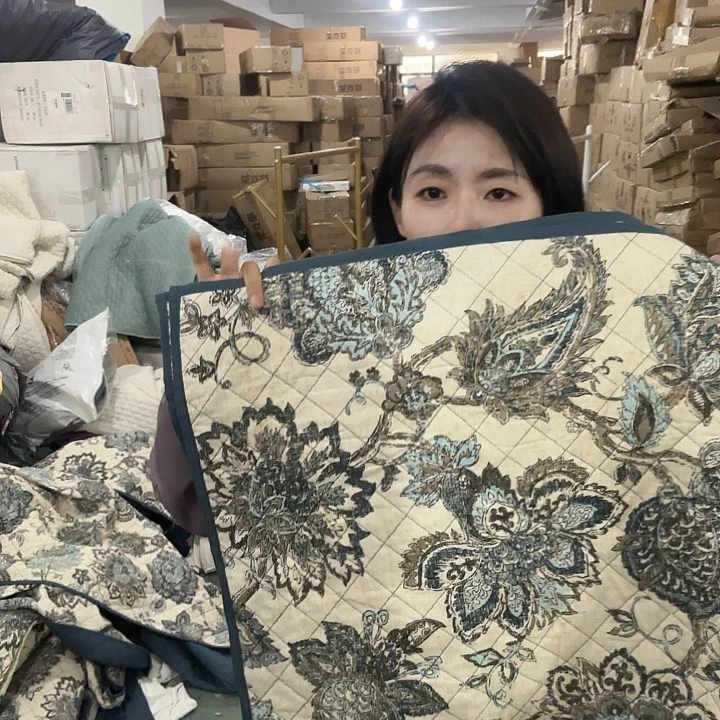 蓝边杏色花花枕套发一对