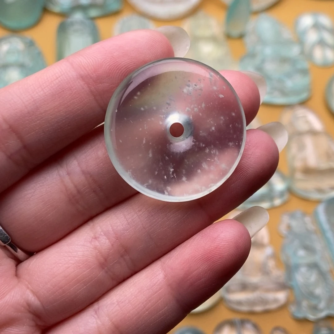 蛇纹石玉未镶嵌颈饰平安扣