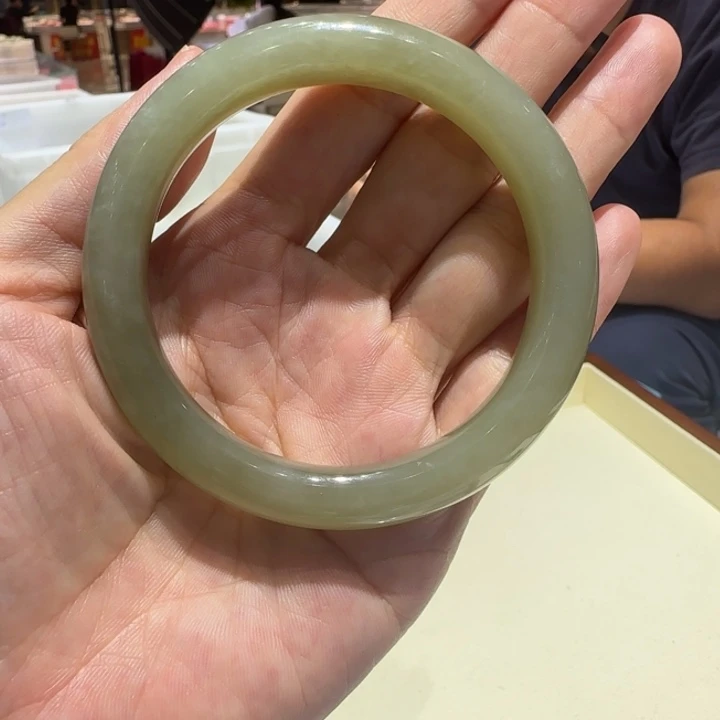 未镶嵌手镯和田玉740