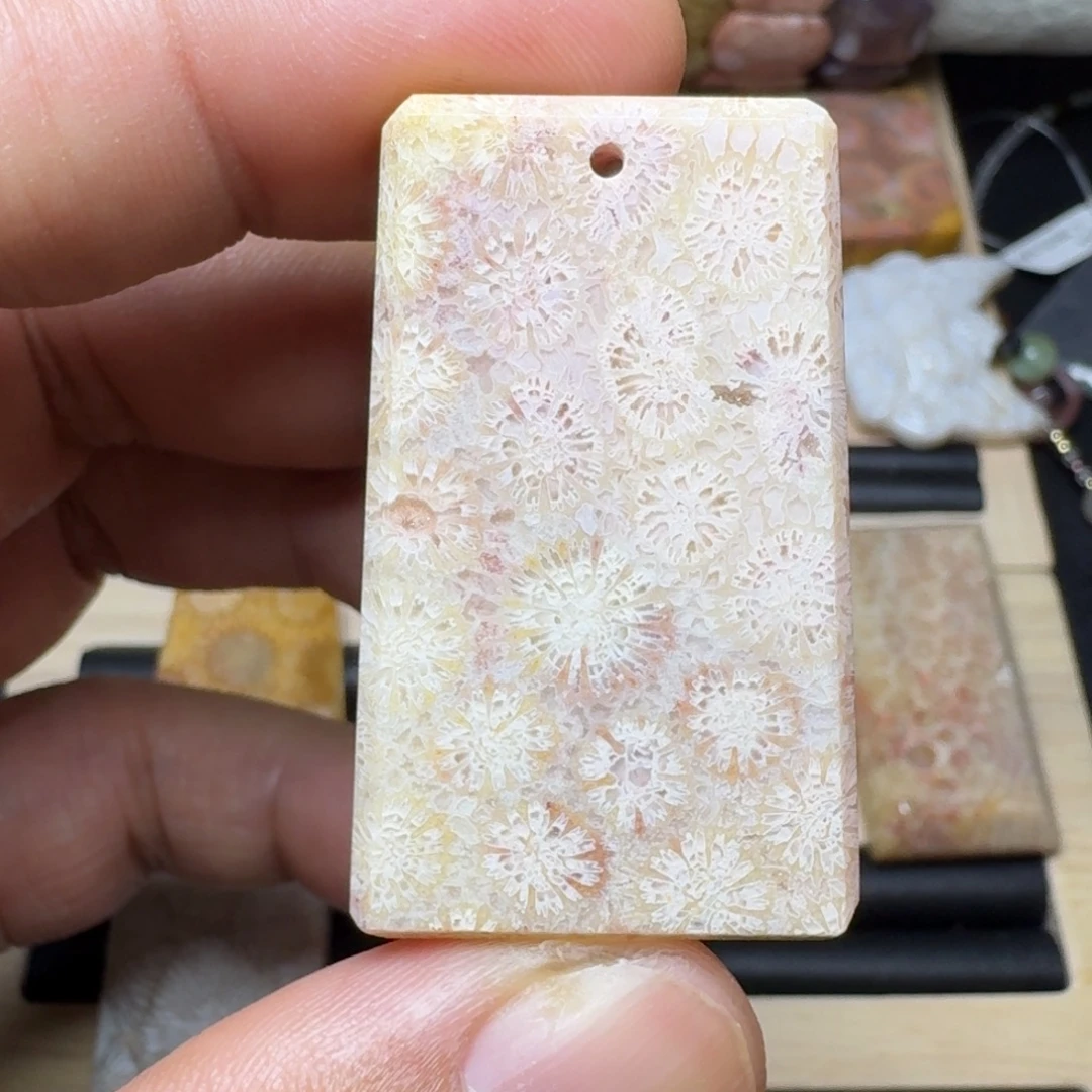 未镶嵌纯天然色有机玉石保真色硅化玉