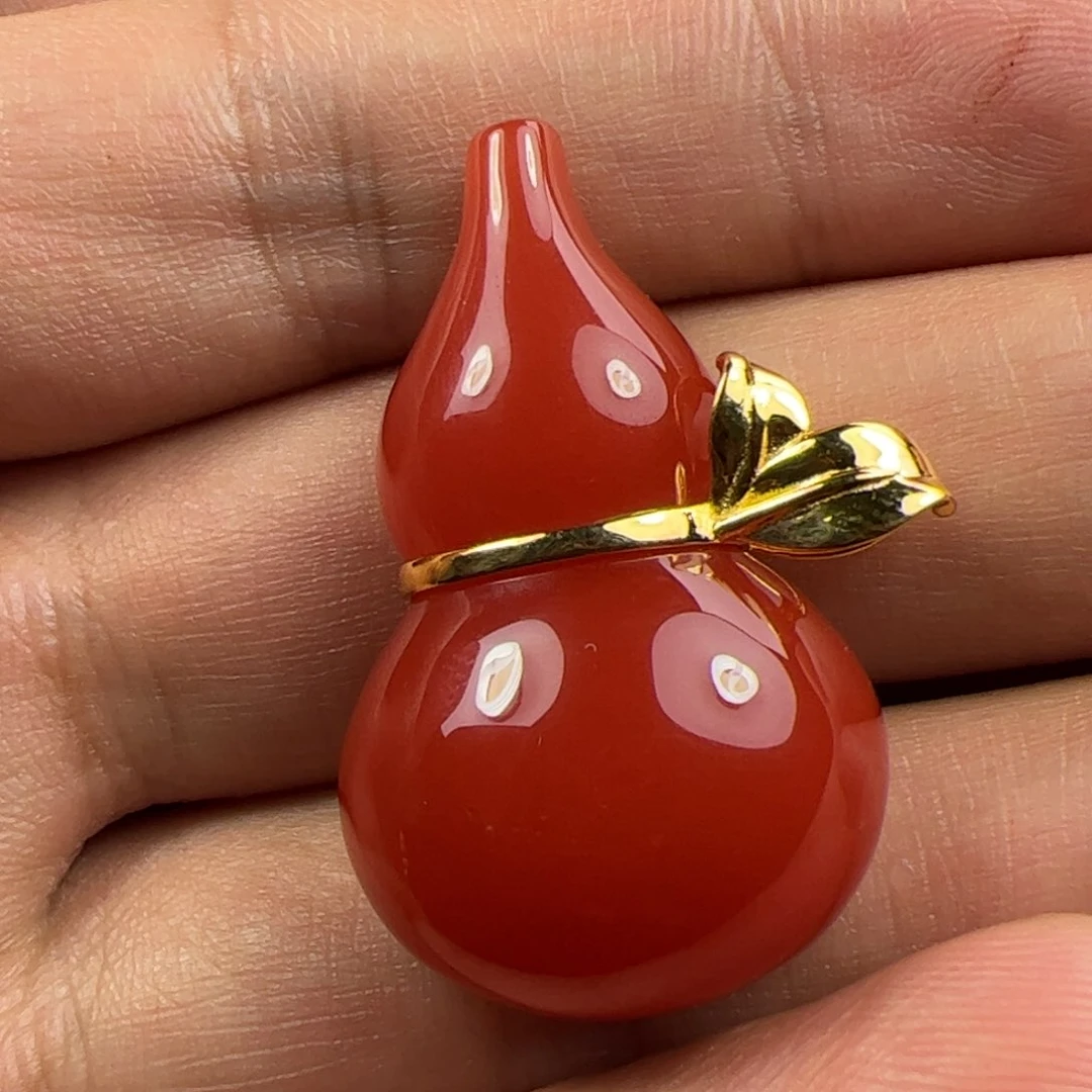 18K金镶嵌吊坠南红玛瑙