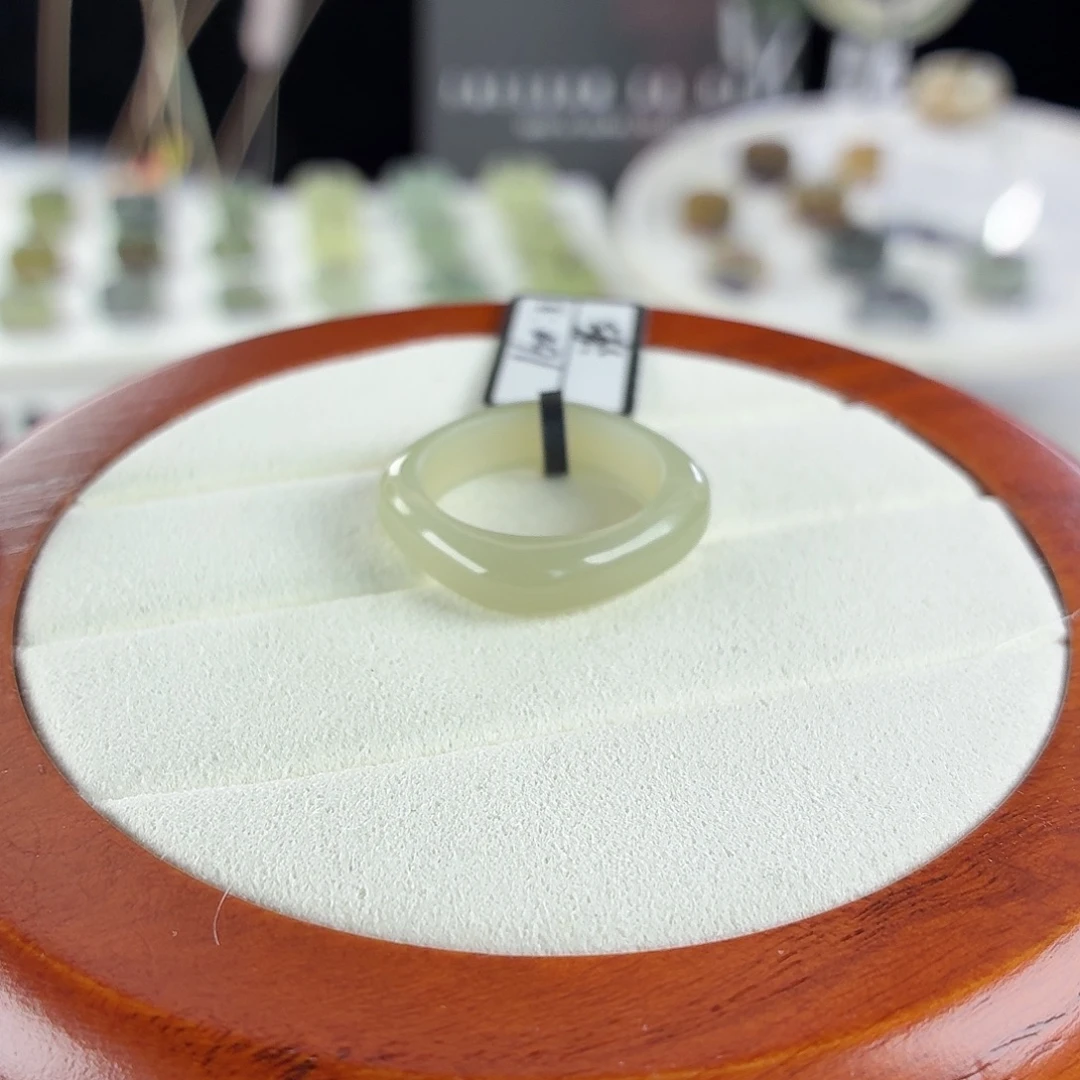 和田玉未镶嵌戒指i6奶绿方圆17.2不退换