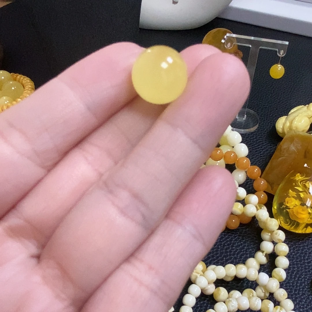 琥珀未镶嵌裸石13+