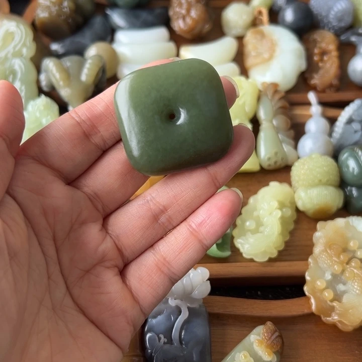 颈饰未镶嵌和田玉