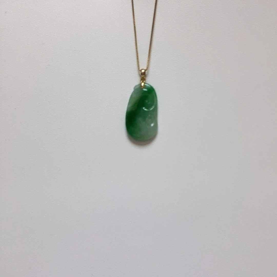 翡翠18K金镶嵌颈饰简单