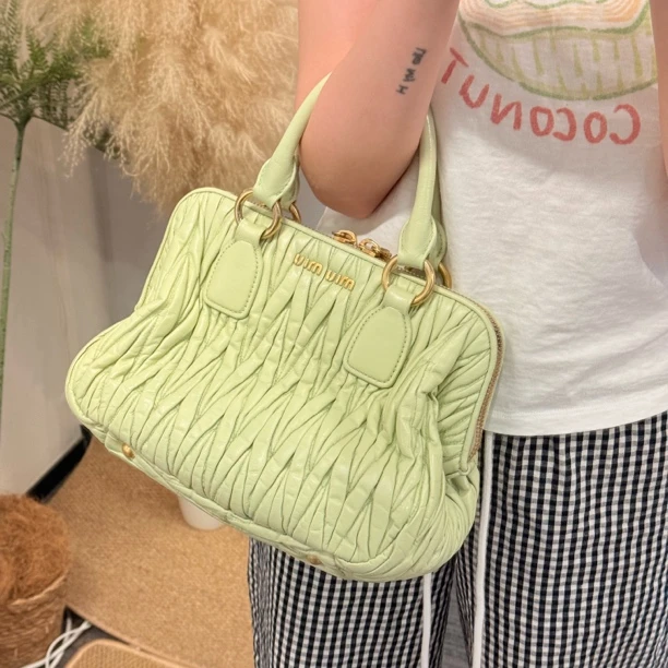 95新 MIU MIU/缪缪 薄荷绿褶皱手提包