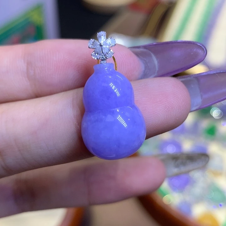 颈饰18K金镶嵌翡翠