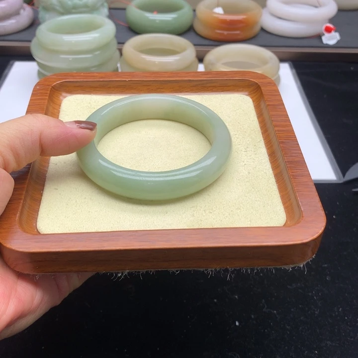 未镶嵌手镯石英质玉