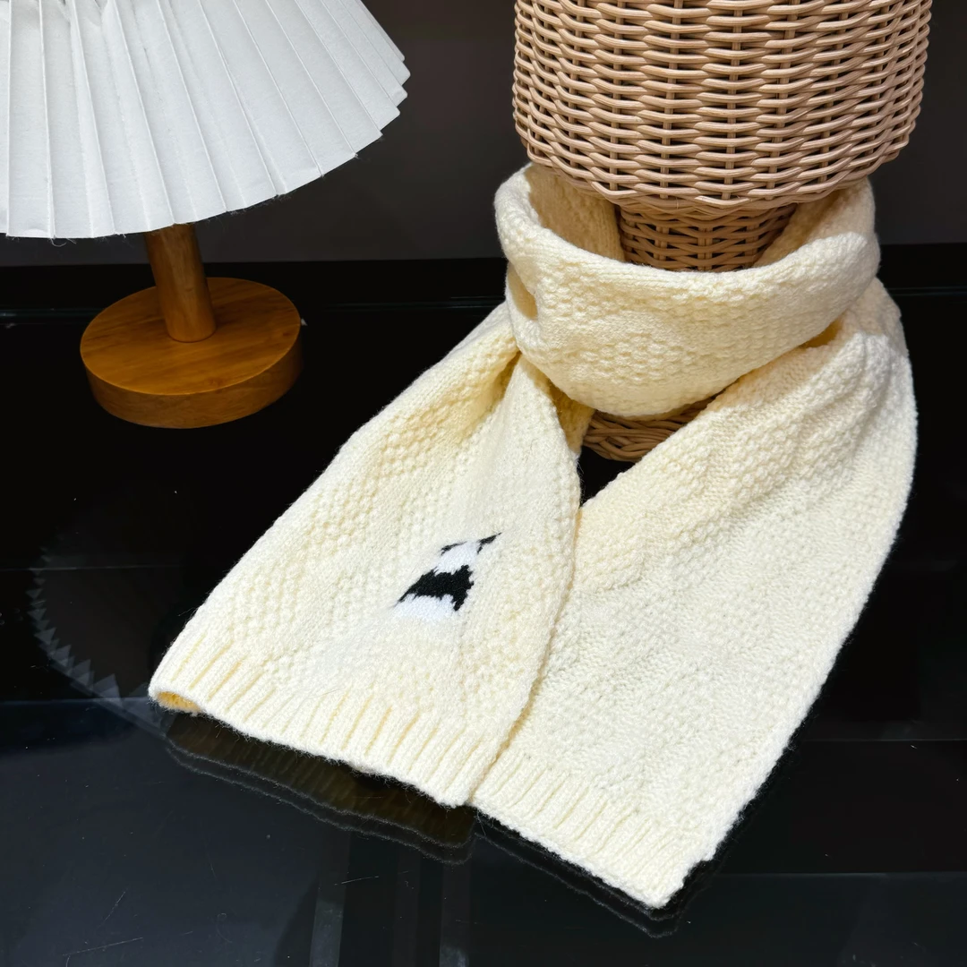 雏奇精选 米色小熊猫刺绣围巾