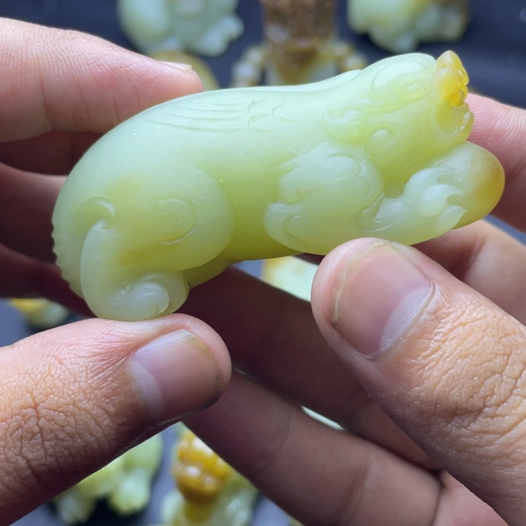 颈饰未镶嵌和田玉（糖玉）