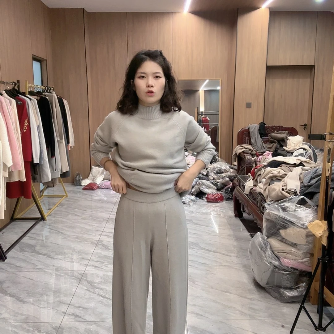 中锋线裤子白霜色