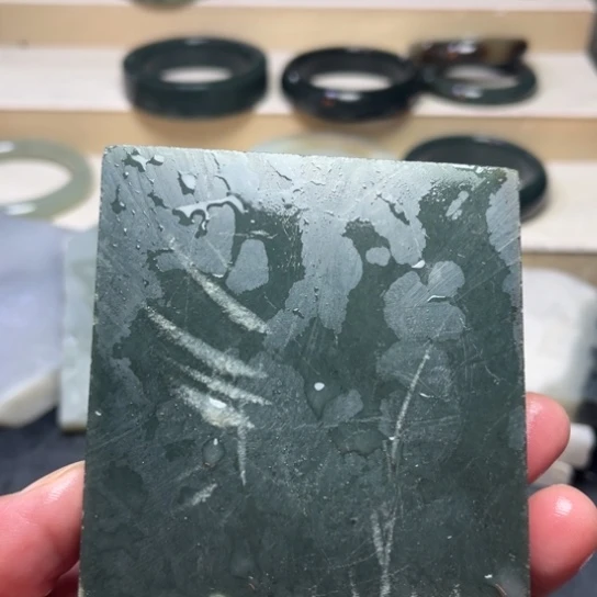 和田玉未镶嵌手镯定制