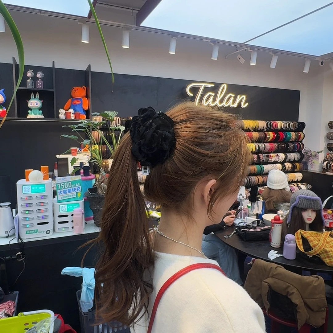 布艺非金属黑色花花香蕉夹