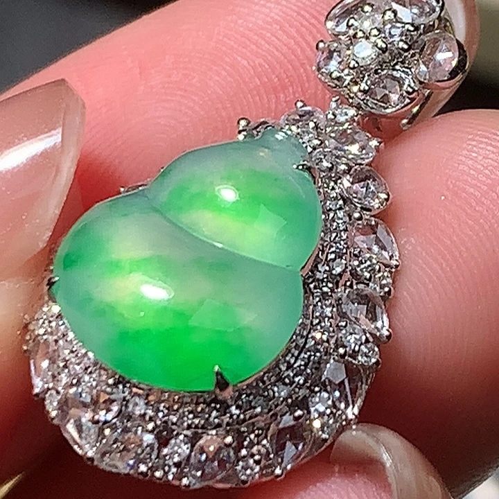 翡翠18K金镶嵌吊坠(不含链)葫芦