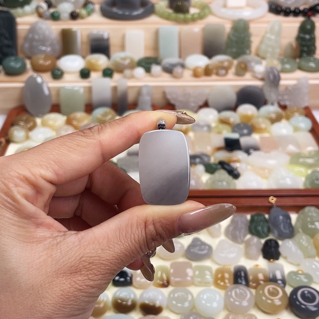 和田玉未镶嵌吊坠(赠链)