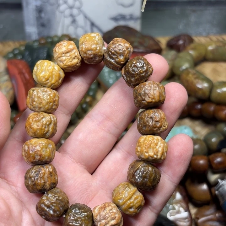 我***毛颈饰未镶嵌岫岩河磨玉（透闪石质玉）