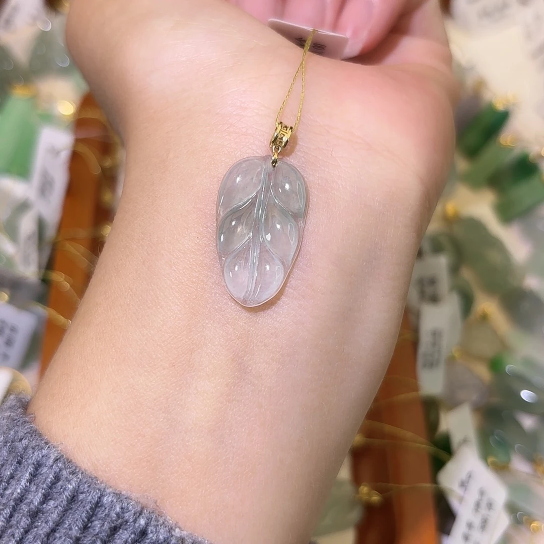 翡翠18K金镶嵌颈饰叶子