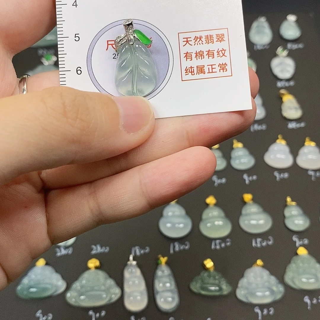小***菜颈饰18K金镶嵌翡翠