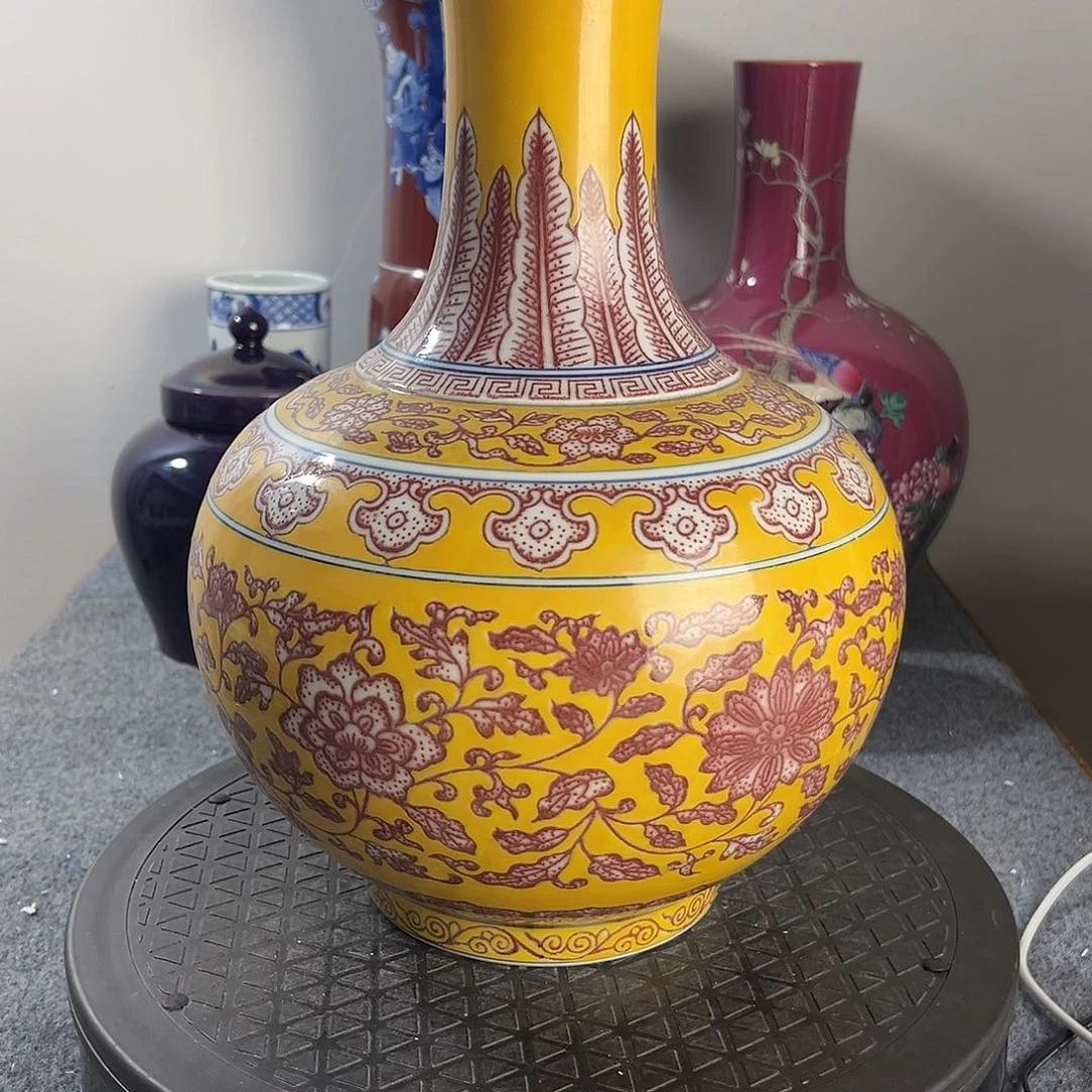摆件釉里红黄釉瓷器瓶